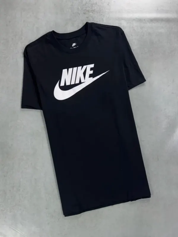 CAMISETA NIKE SPORTWEAR PRETA